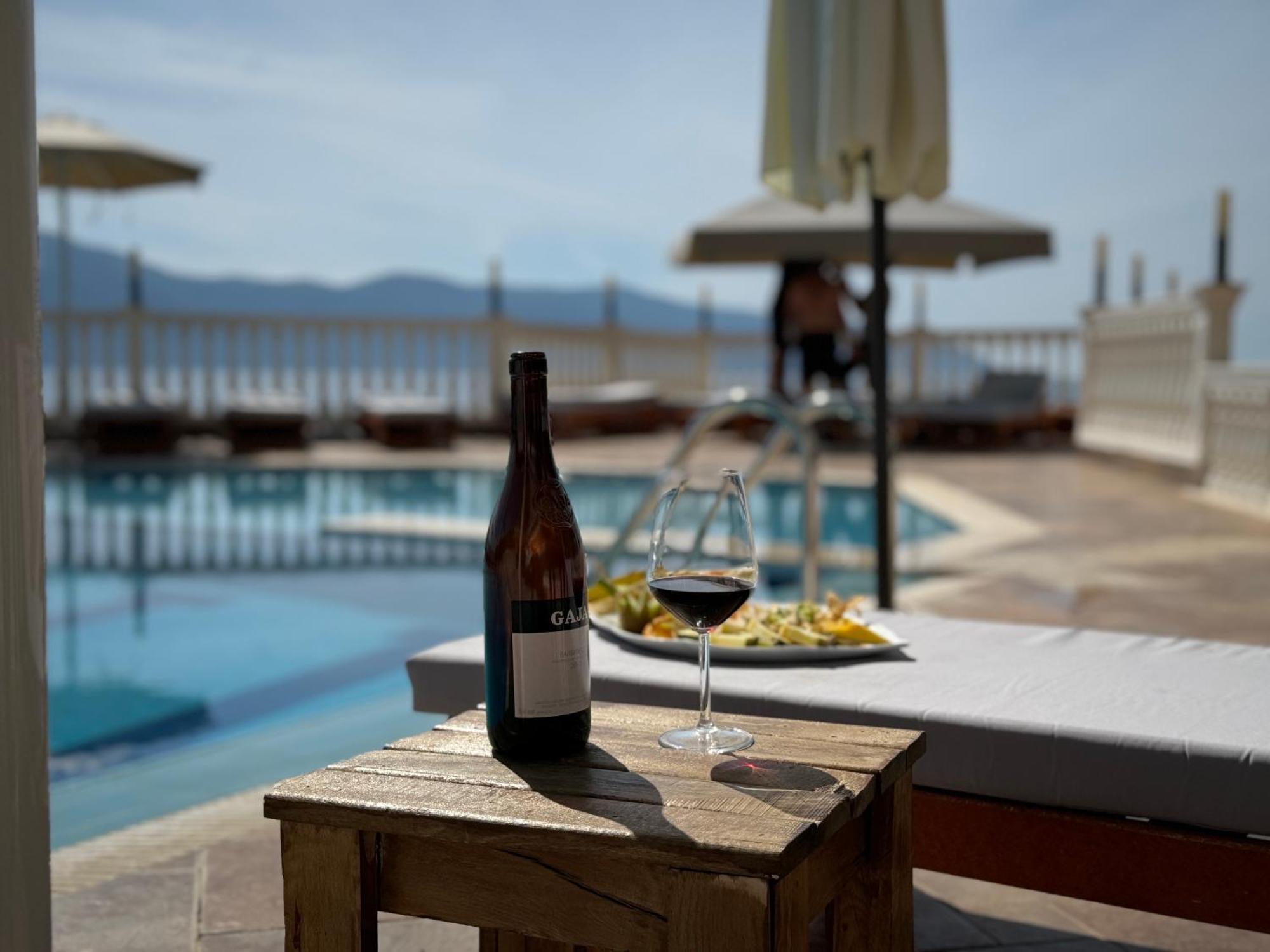 Nuna Hotel Radhimë 외부 사진