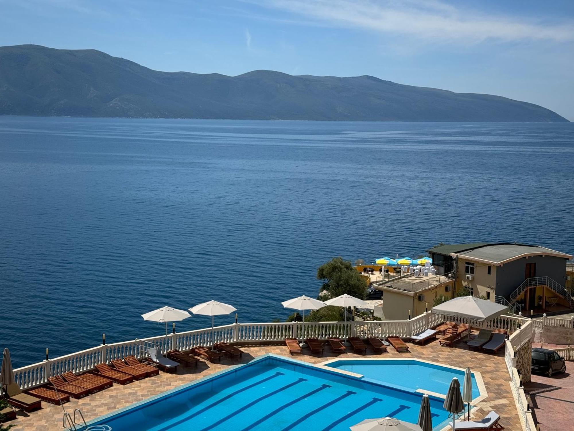 Nuna Hotel Radhimë 외부 사진