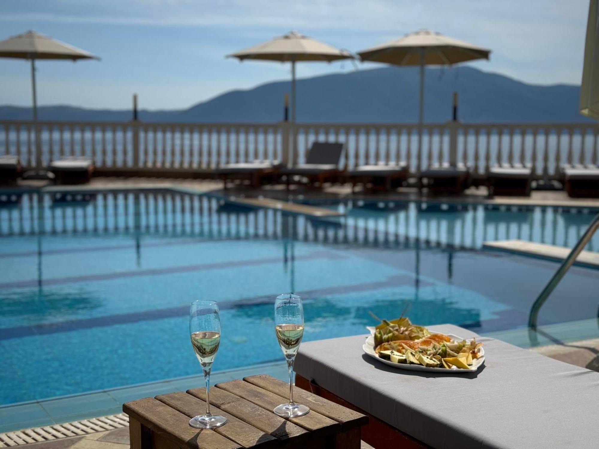 Nuna Hotel Radhimë 외부 사진