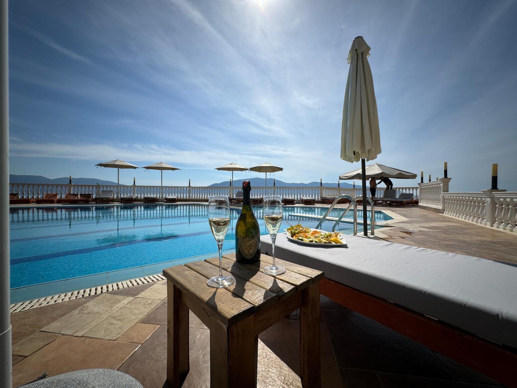 Nuna Hotel Radhimë 외부 사진