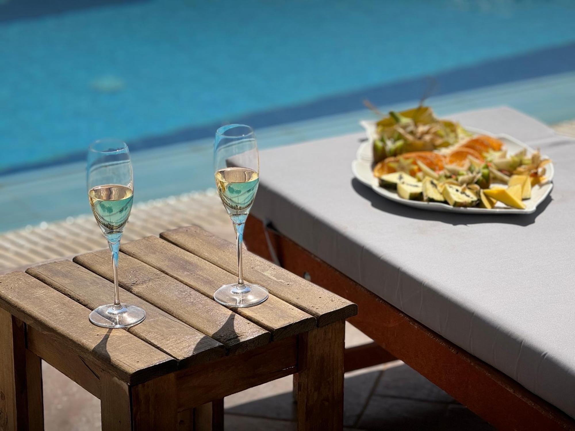 Nuna Hotel Radhimë 외부 사진